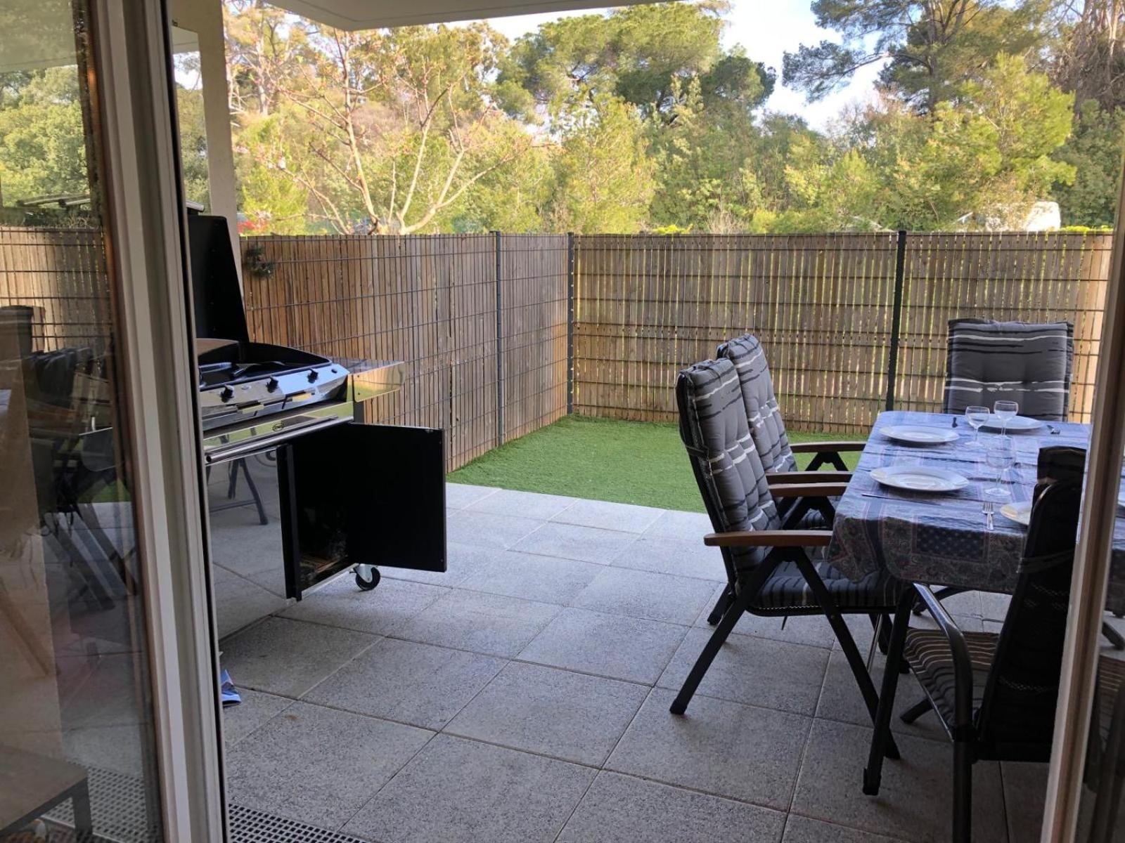 Rez De Jardin T3 Recent Et Calme Au Nouvelles Terres A La Londe Les Maures Apartment Exterior photo